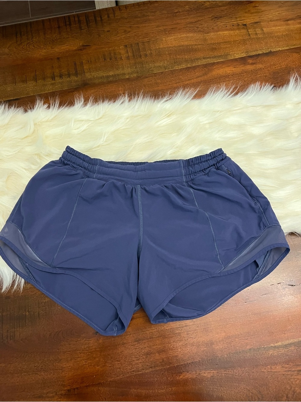 Lululemon Hotty Hot Long Shorts 3.5” Size 6 Running Athletic
